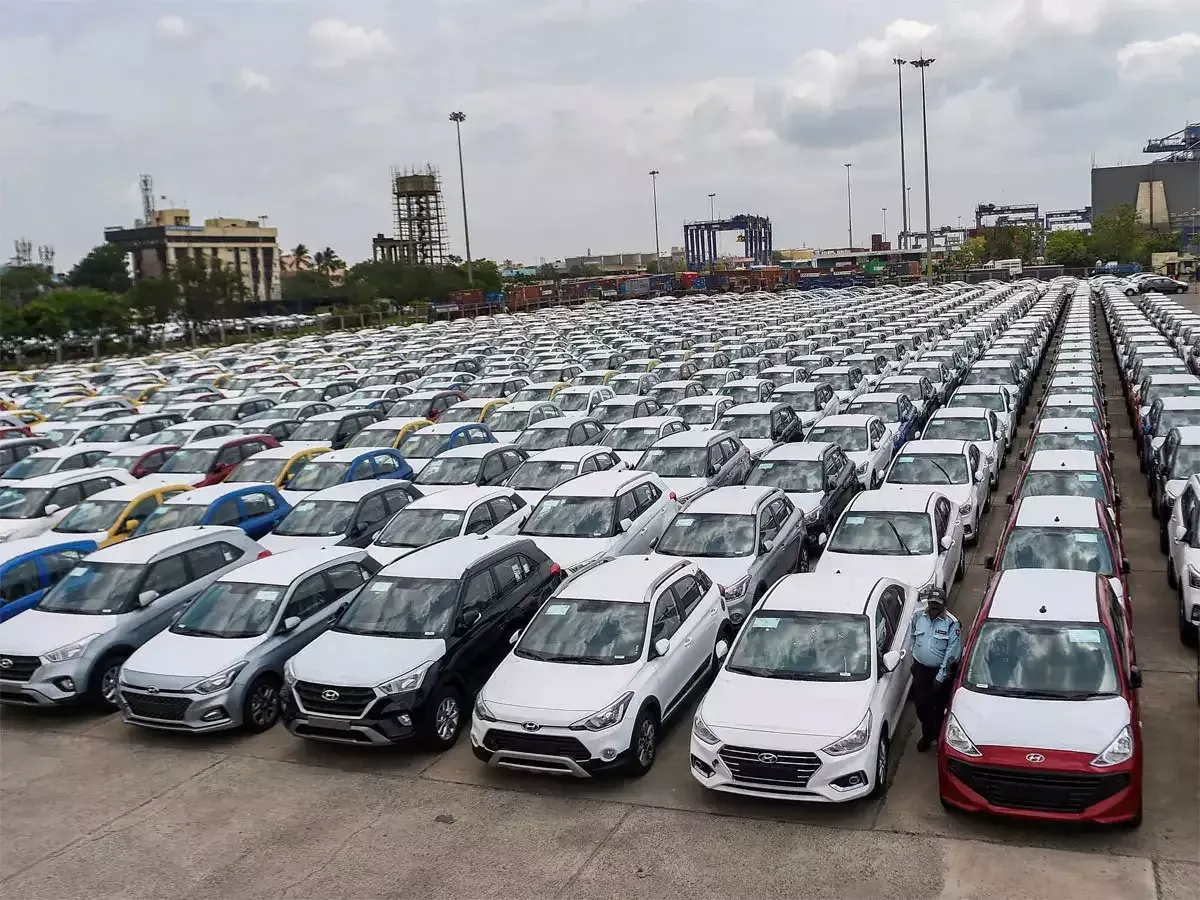 “Car Price Drop: Dealers Facing Profit Risks?”
